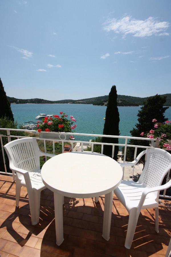 Apartments By The Sea Tisno, Murter - 5141 Exterior foto