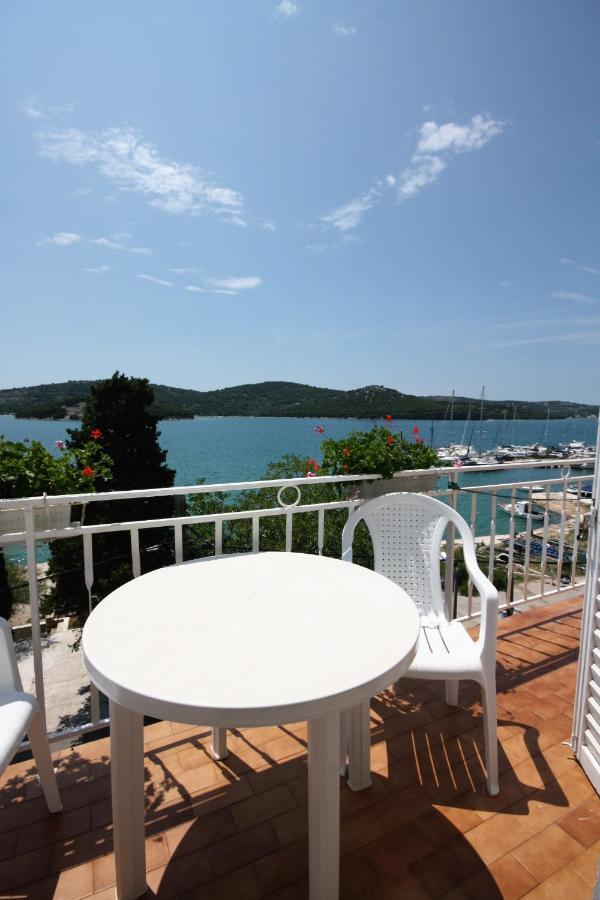 Apartments By The Sea Tisno, Murter - 5141 Exterior foto